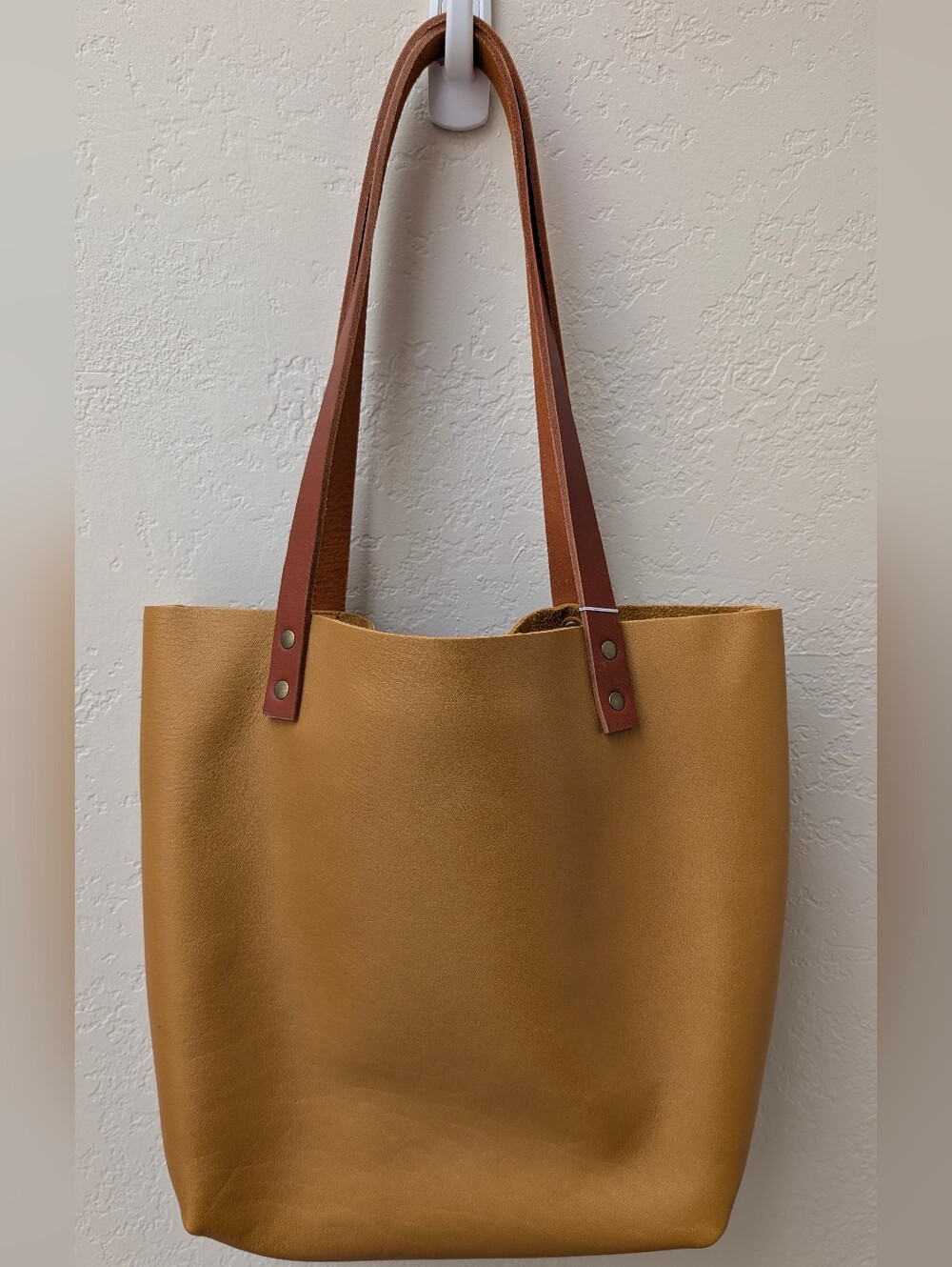 Honeycomb Medium Classic Tote With Tandles (Tan Handles) - Picture 2 of 6